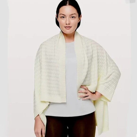 LULULEMON Light Ivory Divinity Poncho - Picture 2 of 10